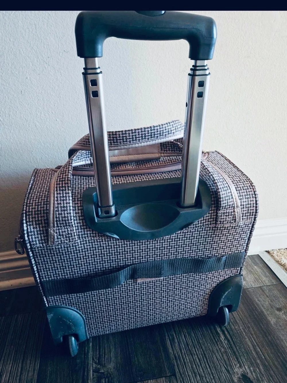 London Fog Pink Tweed Cosmetic Travel Case